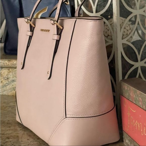 💗💗 New MK aria large leather tote - Picture 4 of 16